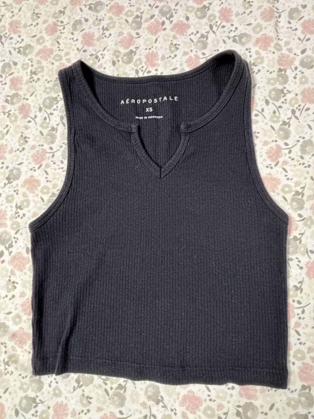 Aeropostale XS ribbed Tank, Small V at Neck - Black